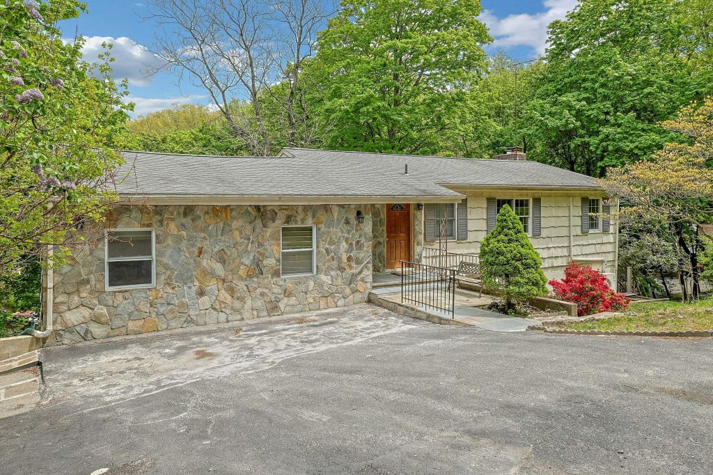 Property photo 1 of 20