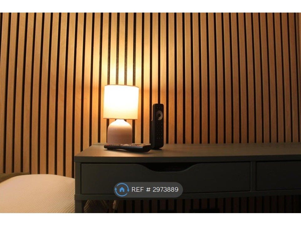 Property photo 3 of 8 Workstation, Feature Walls & Mood Lighting