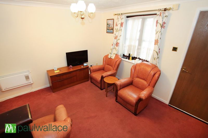 Property photo 2 of 9 Lounge