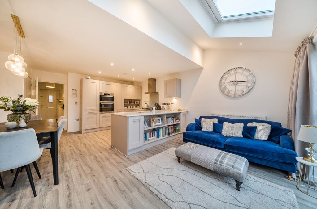 Property photo 3 of 23 1410402-15-69861785463dc