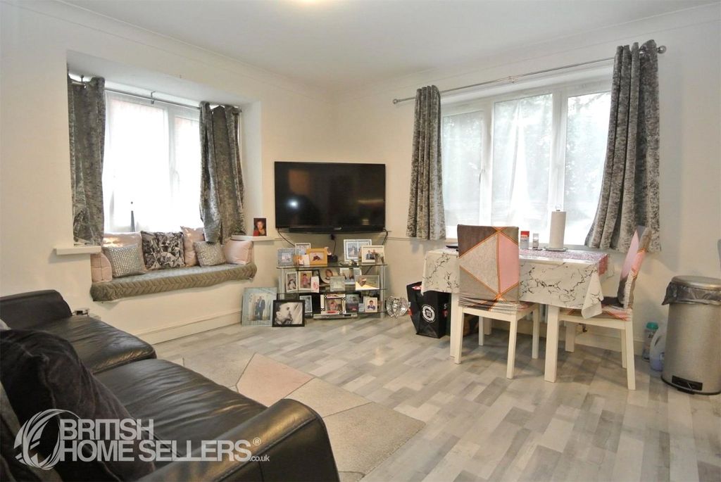 Property photo 2 of 9 Picture No. 06