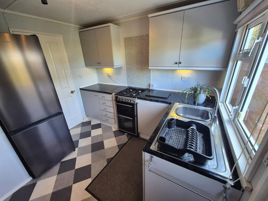 Property photo 3 of 15 Kitchen