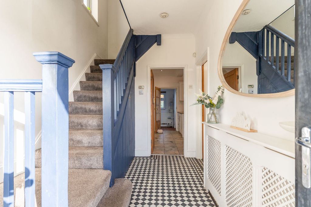 Property photo 2 of 21