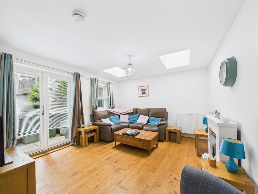Property photo 2 of 16 Cam01486G0-Pr0743-Still005.Jpg