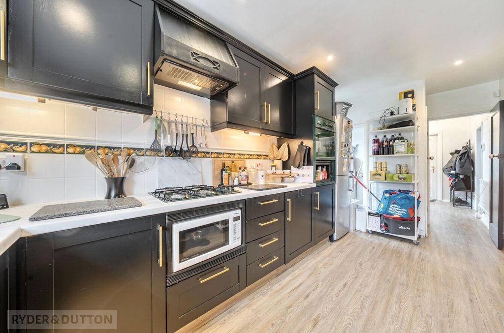 Property photo 2 of 17 Kitchen