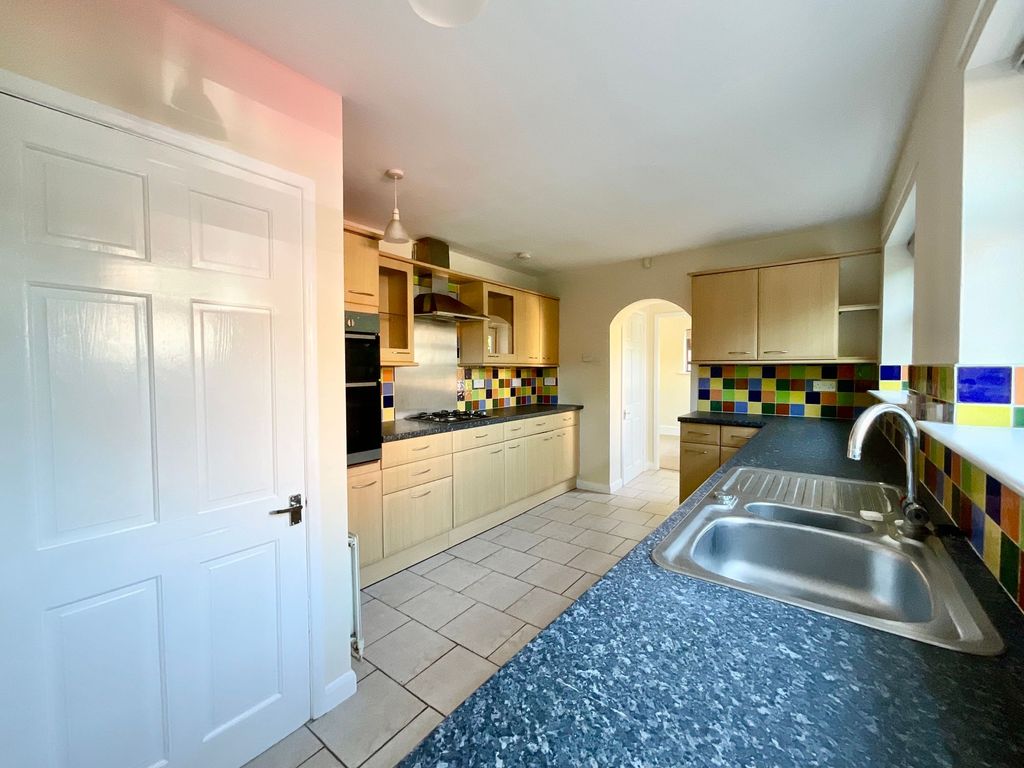 Property photo 2 of 28