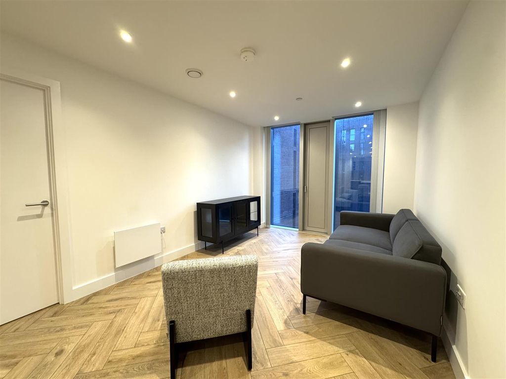 Property photo 1 of 24 Living Room Pic  4.Jpeg