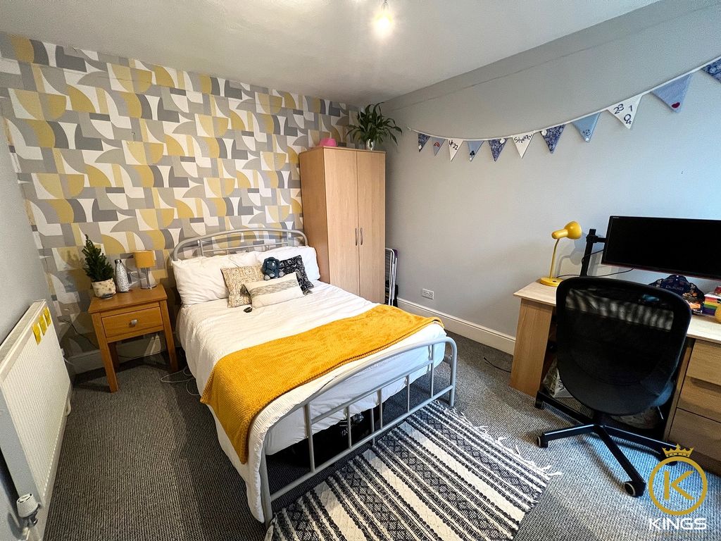 Property photo 1 of 8 5