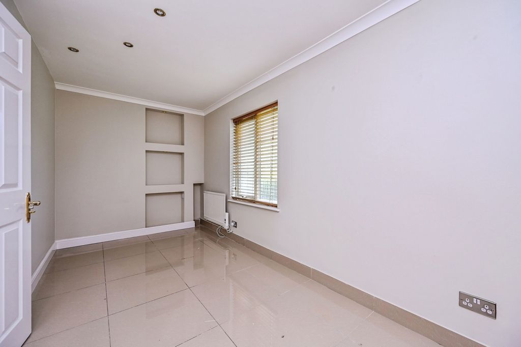 Property photo 3 of 21 Pbox-Img.Jpg