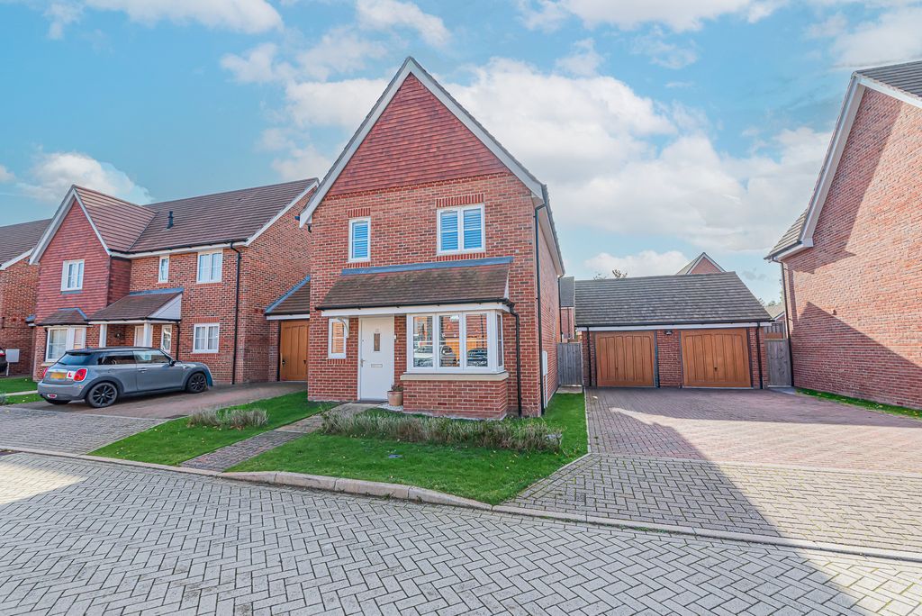 Property photo 1 of 19 Front Aspect