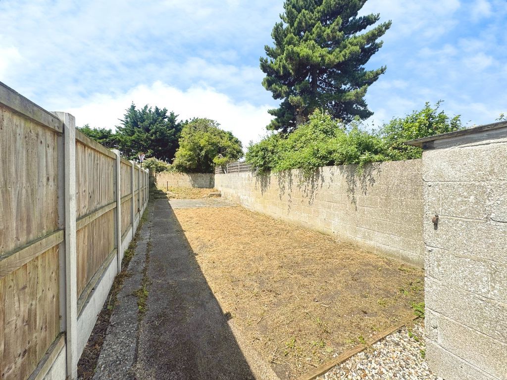 Property photo 2 of 15 Colne Road