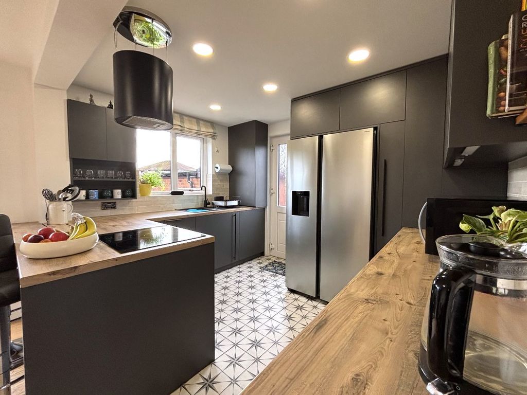 Property photo 3 of 28