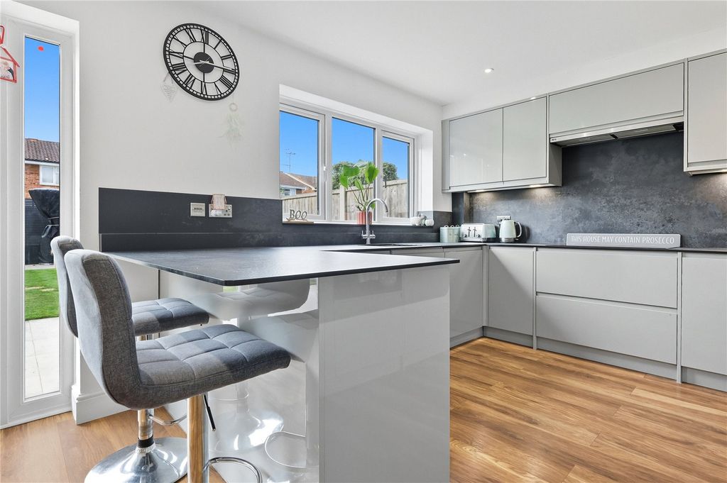 Property photo 2 of 25 Picture No. 30