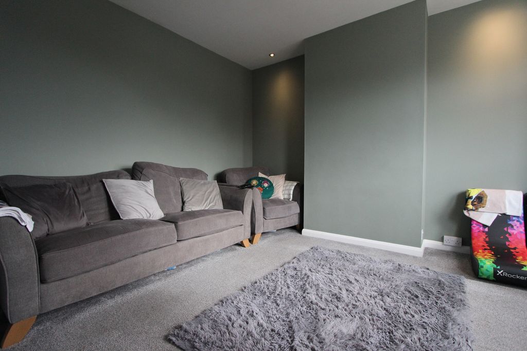 Property photo 2 of 16 Photo 9