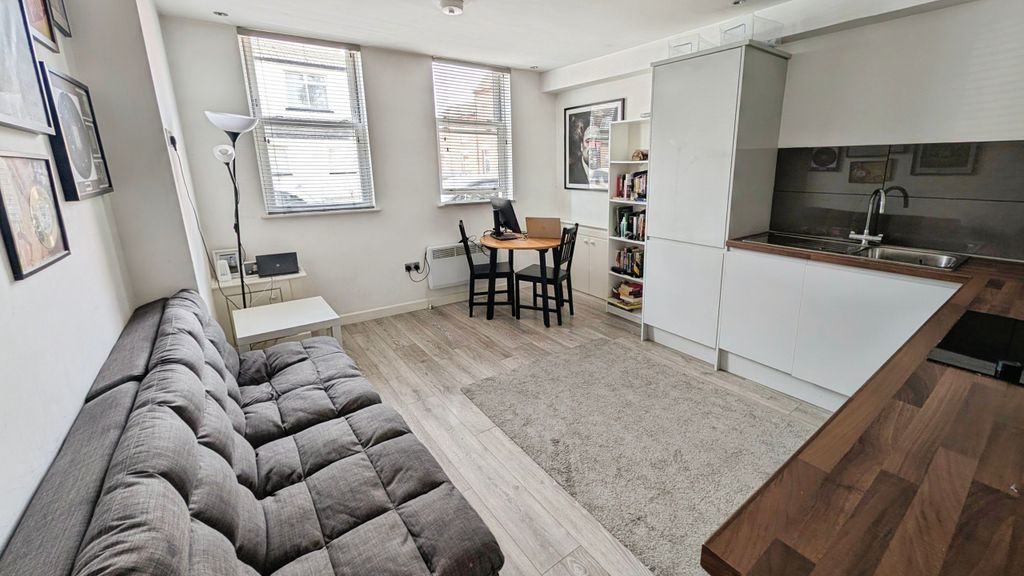 Property photo 2 of 7 2Fe02438-29446