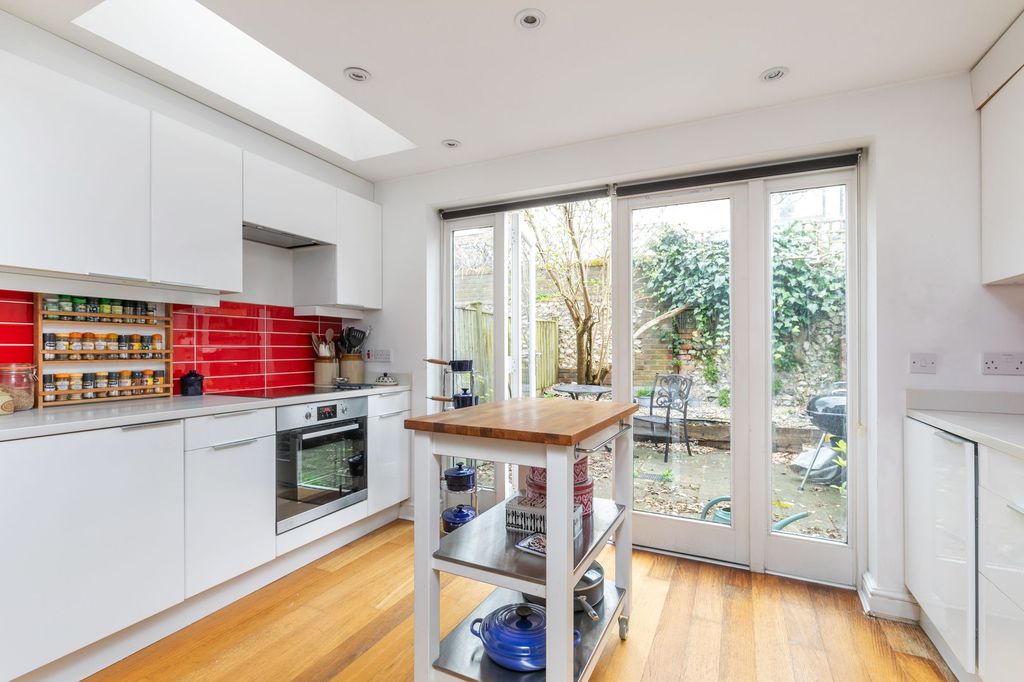 Property photo 2 of 10