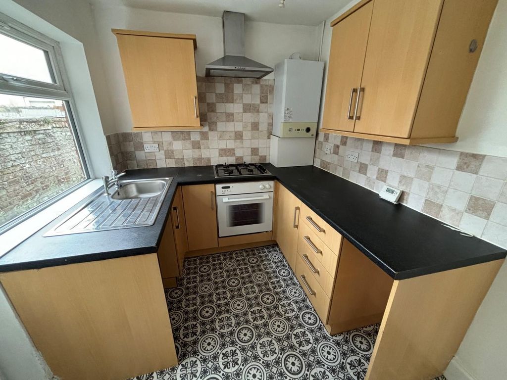 Property photo 2 of 10 Kitchen.Jpg