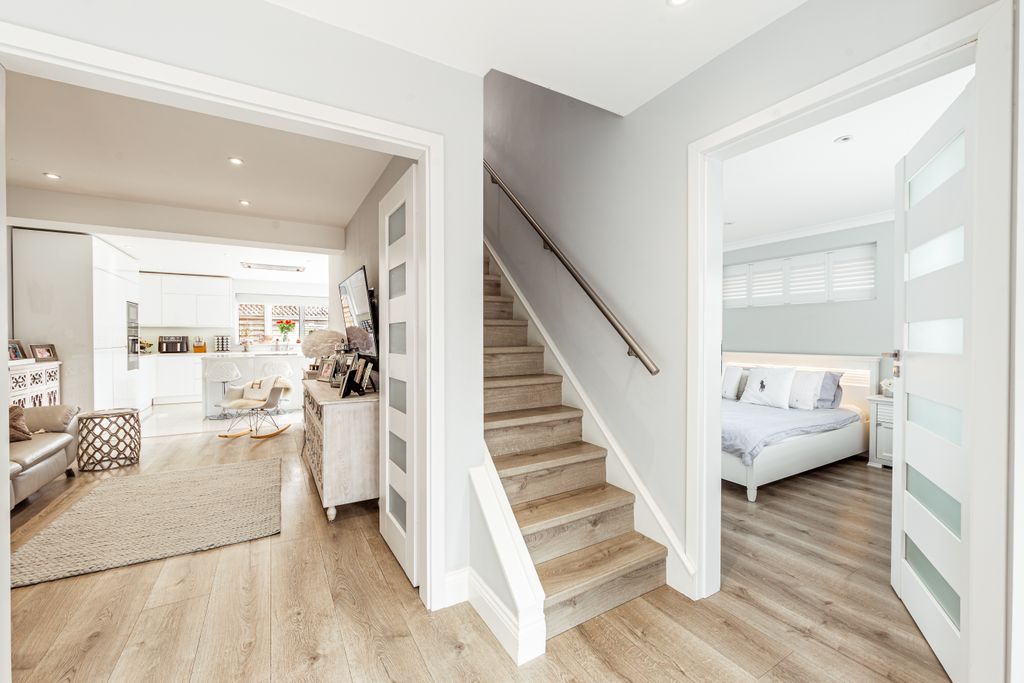 Property photo 2 of 17 Hallway