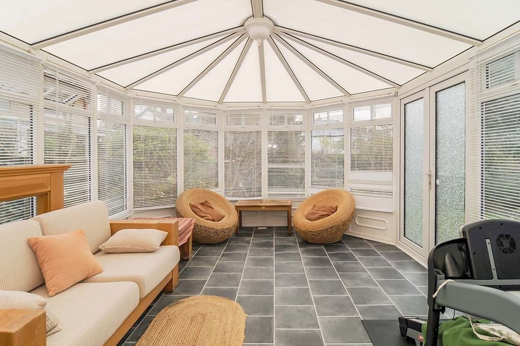 Property photo 3 of 8 Conservatory