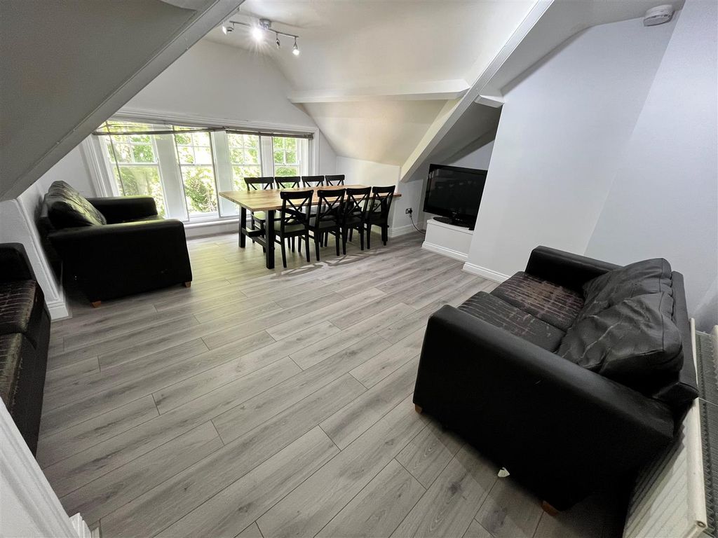 Property photo 2 of 10 21.Jpg