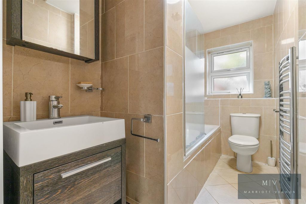 Property photo 3 of 12 Croham Road F1 32 MV-3.Jpg