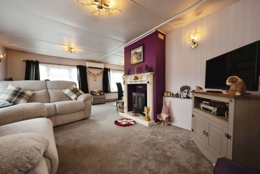 Property photo 3 of 17 Pbox-Img.Jpg