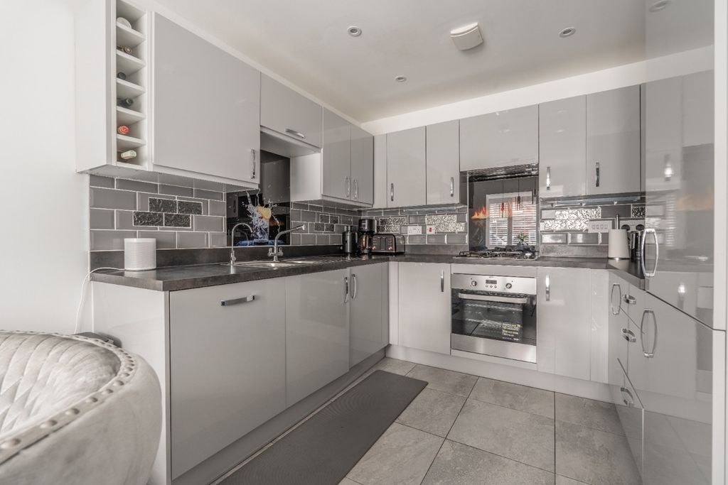 Property photo 3 of 21 5063294