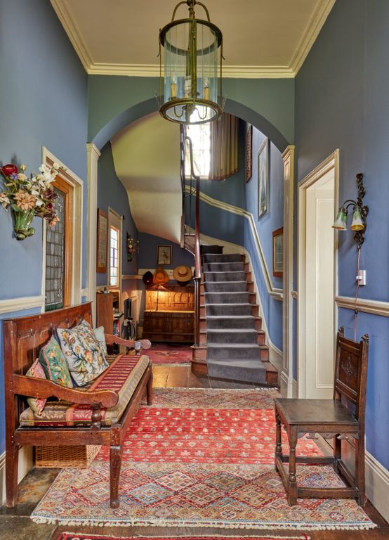 Property photo 3 of 17 Hallway