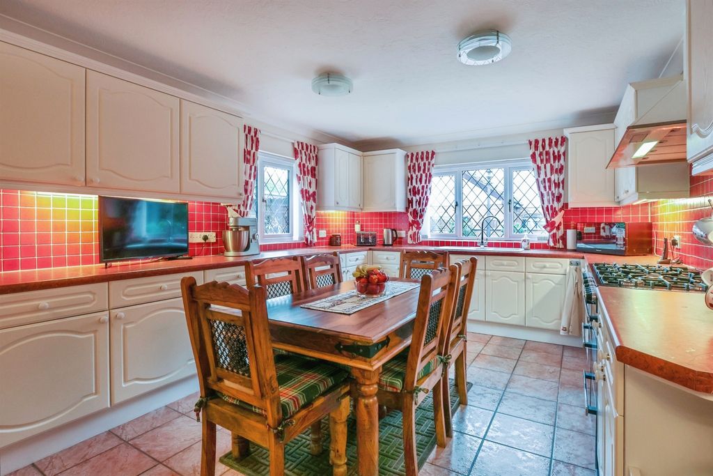 Property photo 2 of 17