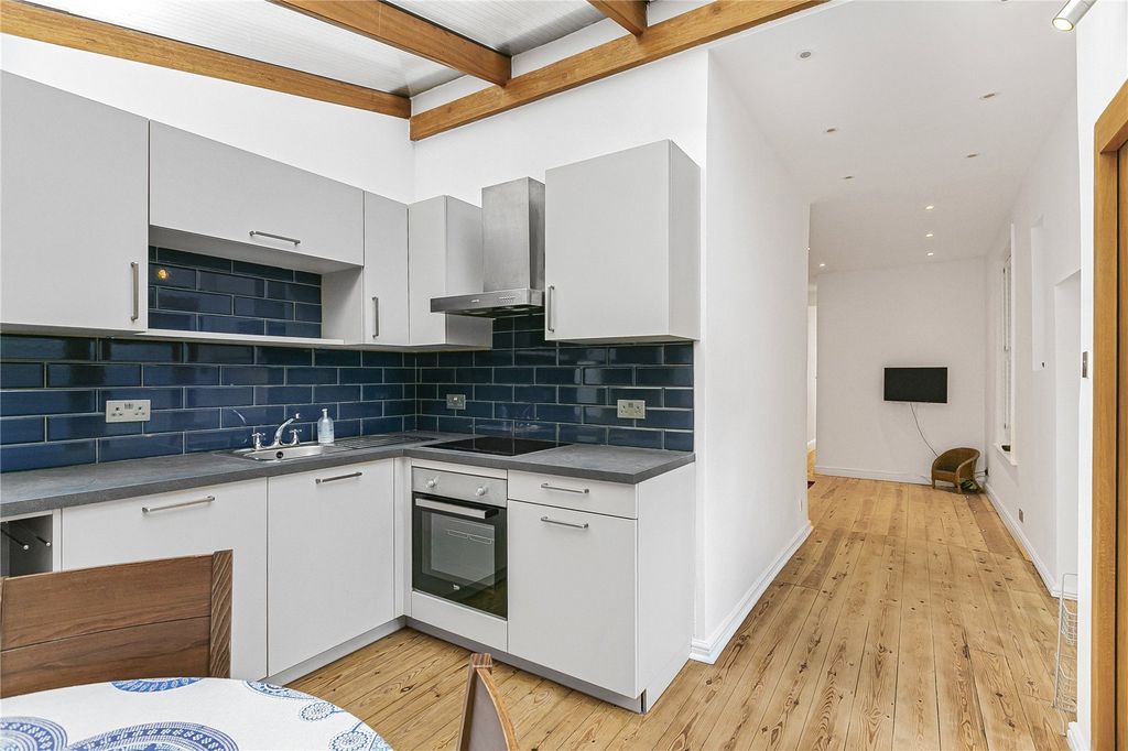 Property photo 3 of 11 Kitchen