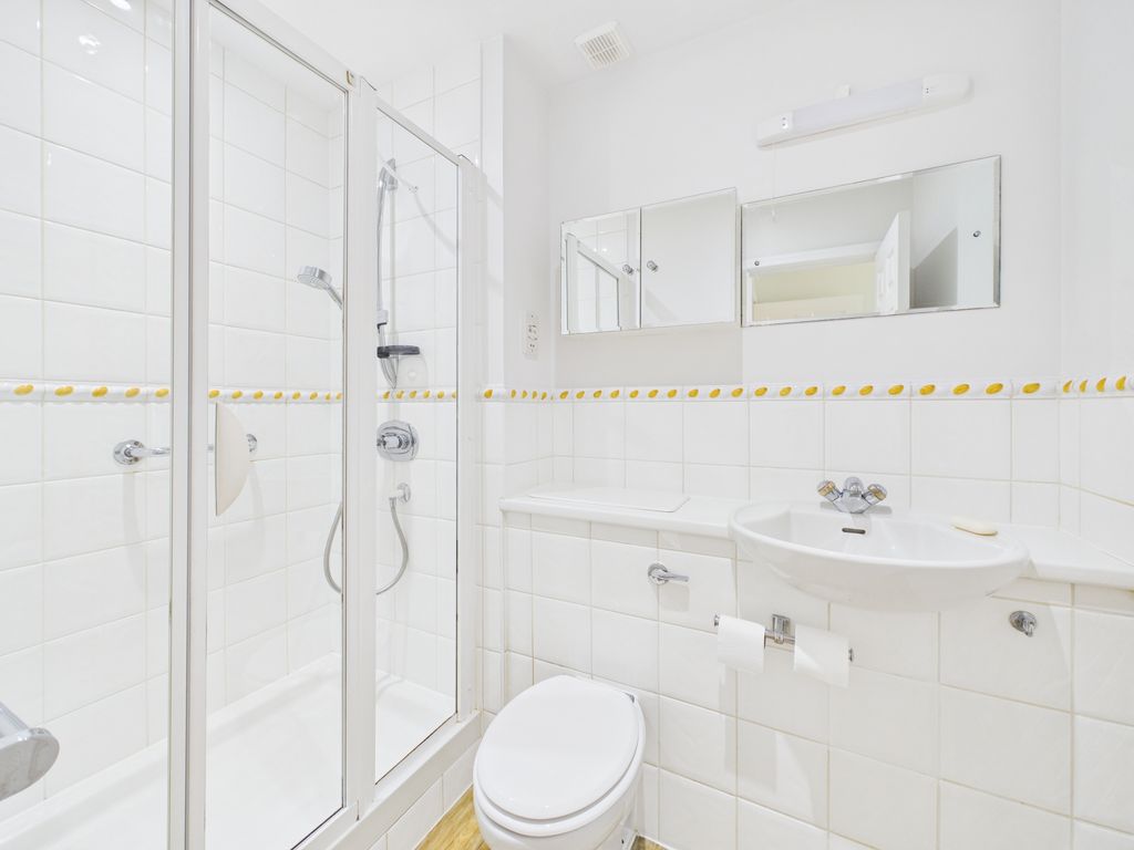 Additional image 7 of 3 bed flat for saleWimblehurst Road, Horsham RH12