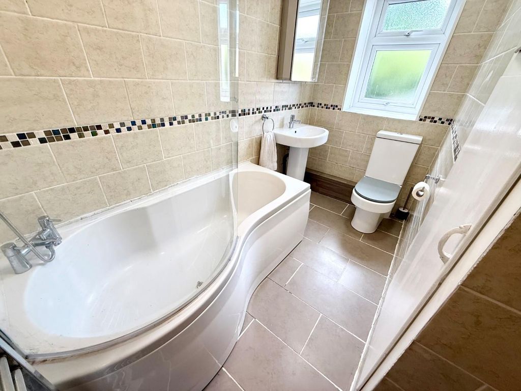 Property photo 3 of 17 Bathroom2.Jpg