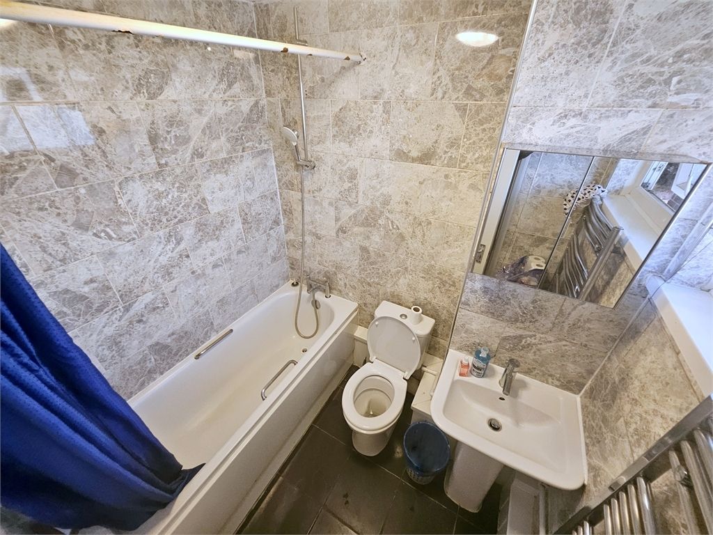 Property photo 3 of 8 Picture 3