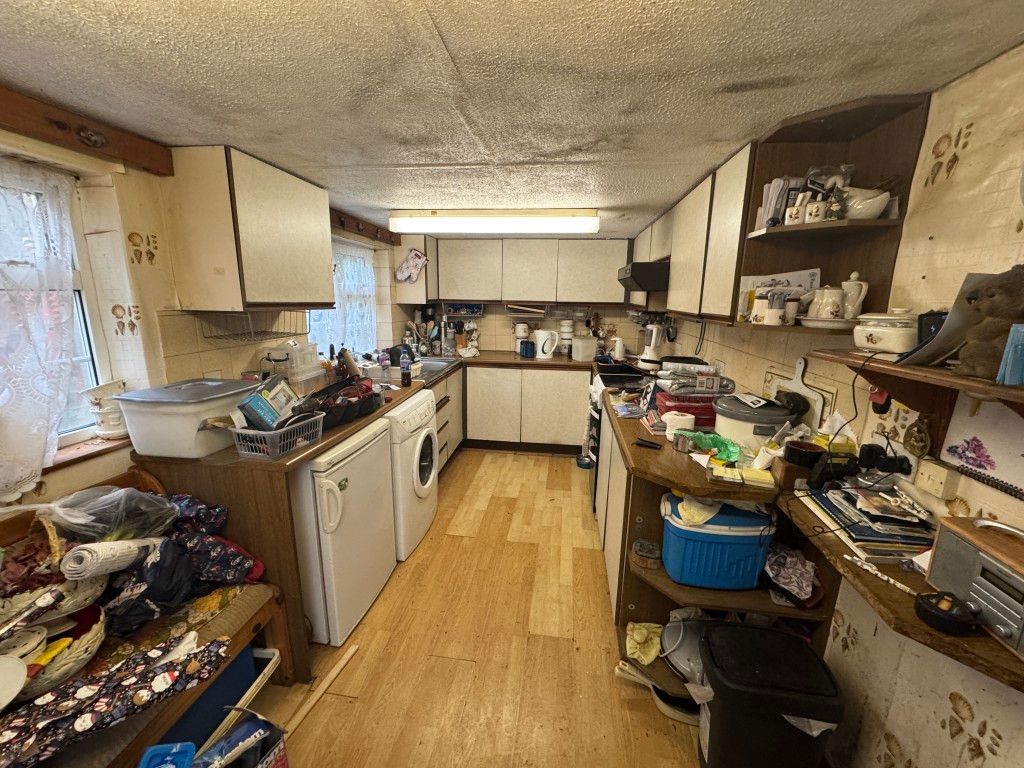 Property photo 2 of 10 Kitchen