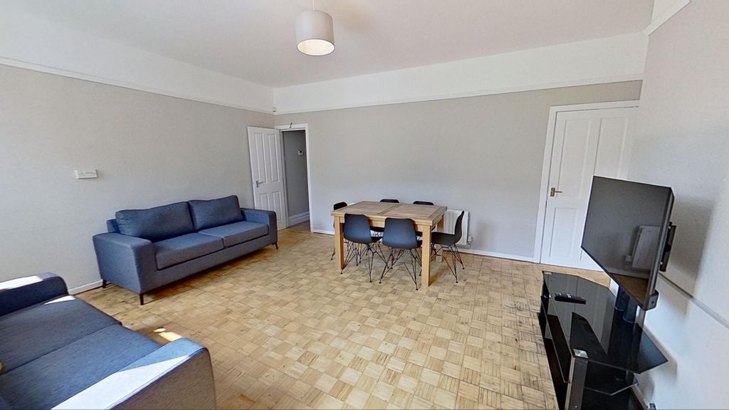 Property photo 2 of 13 52-Kings-Road-08022024102838.Jpg