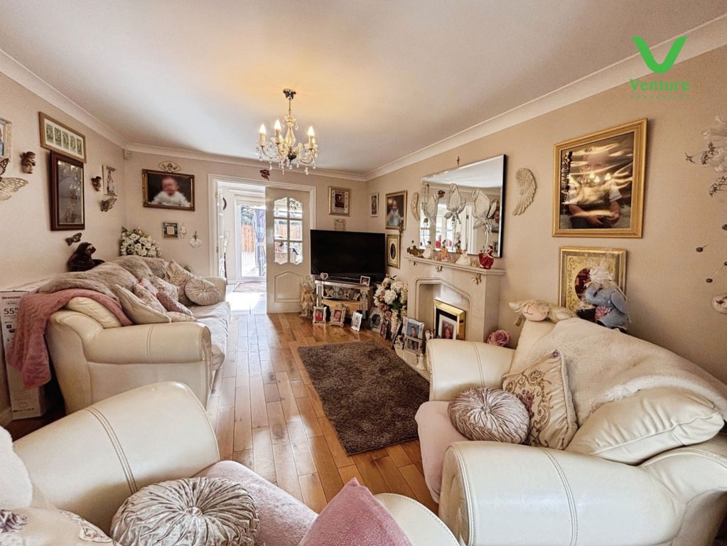 Property photo 3 of 18 Pbox-Img.Jpeg