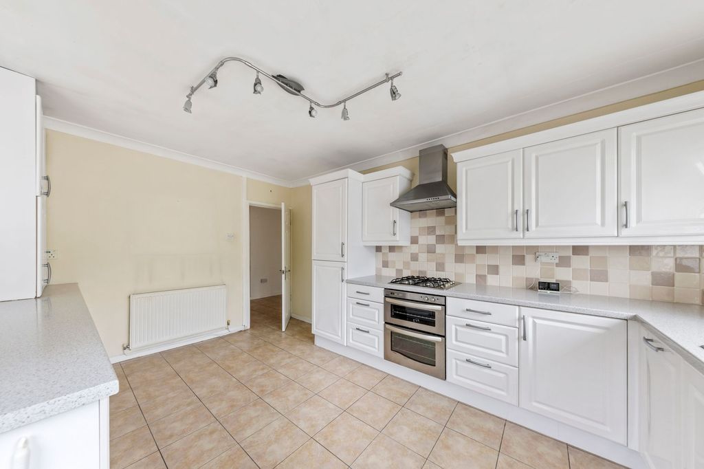 Property photo 3 of 25