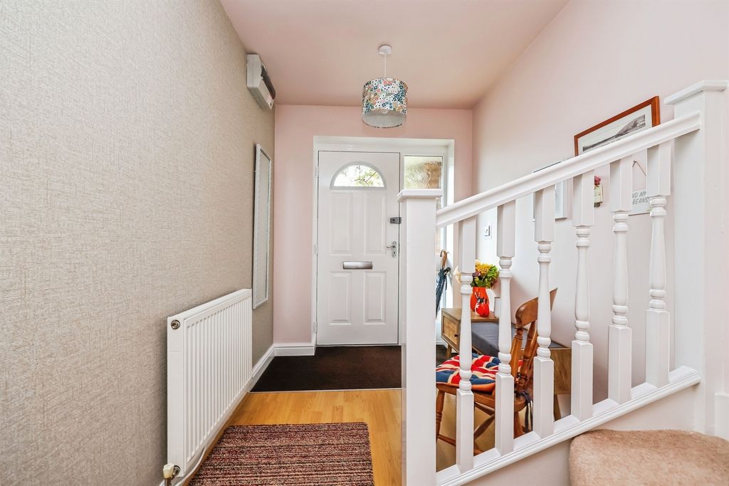 Property photo 2 of 30
