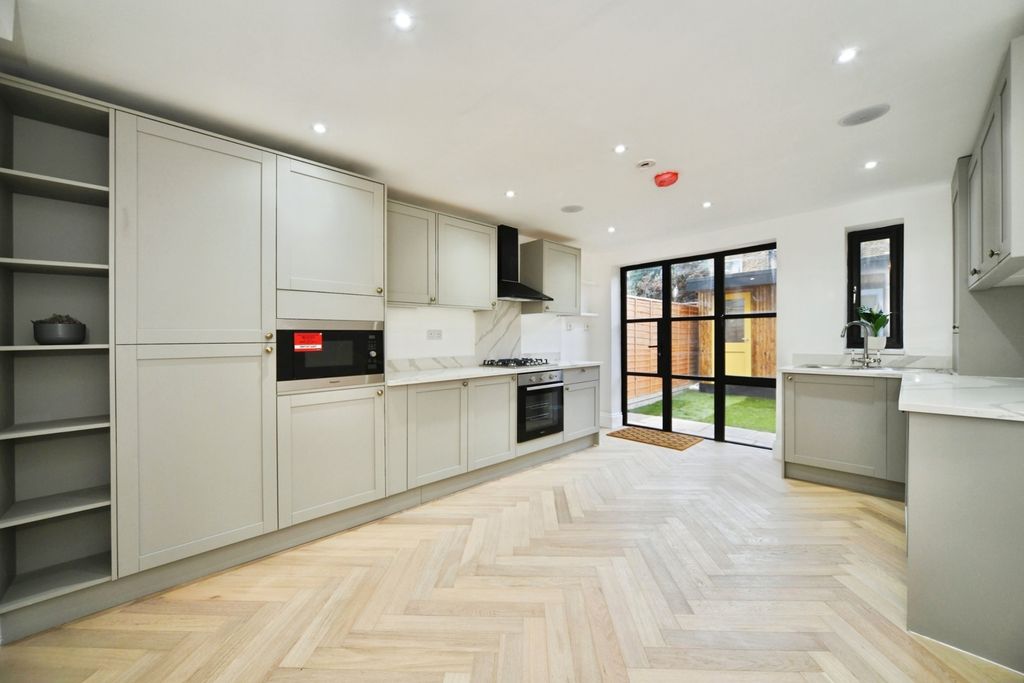 Property photo 2 of 19 Pbox-Img.Jpg