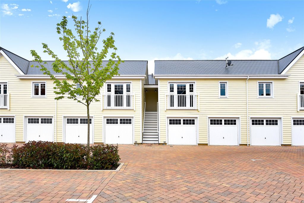 Property photo 1 of 8 Front