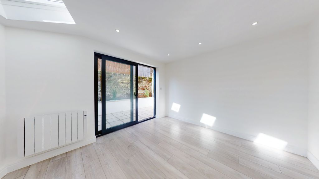 Property photo 1 of 8 Living Room