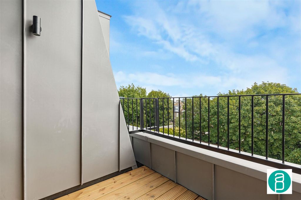 Property photo 3 of 9 Andrew_Purnell-22_Montague_Road__9_.Jpg