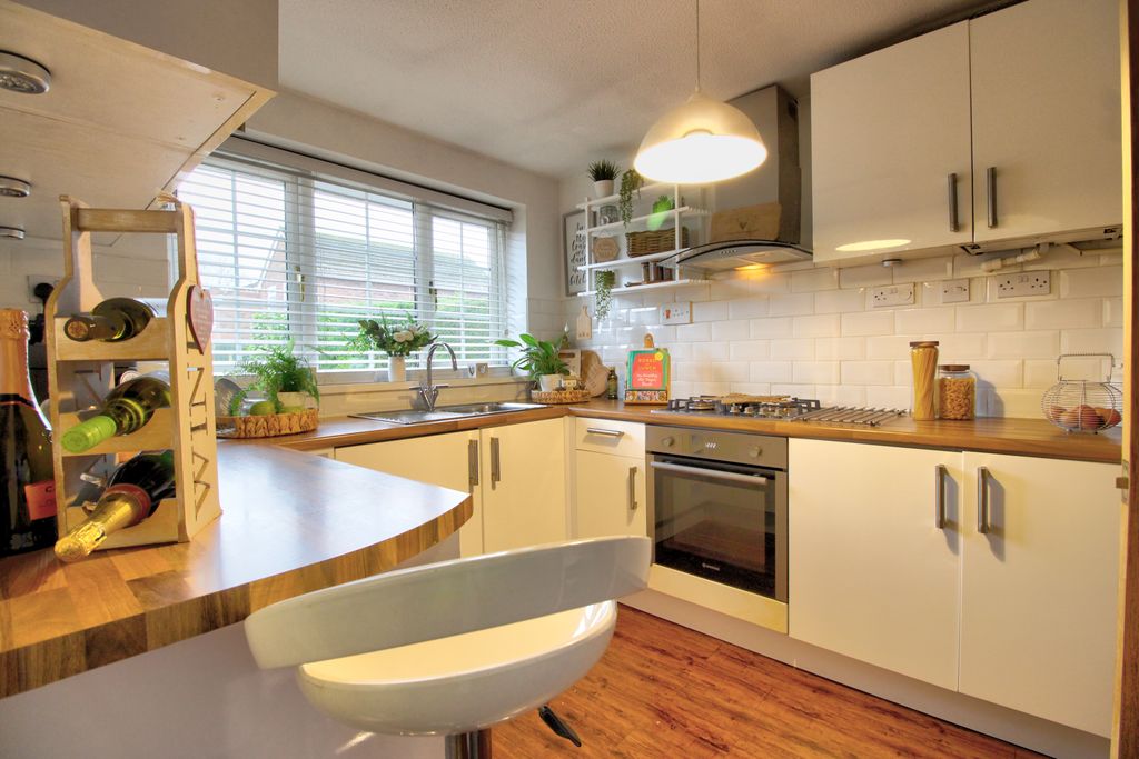 Property photo 1 of 16 Img_1708_09_10_Interior 4