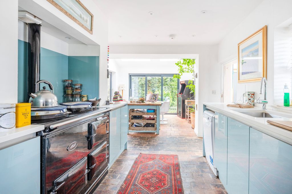 Property photo 2 of 26