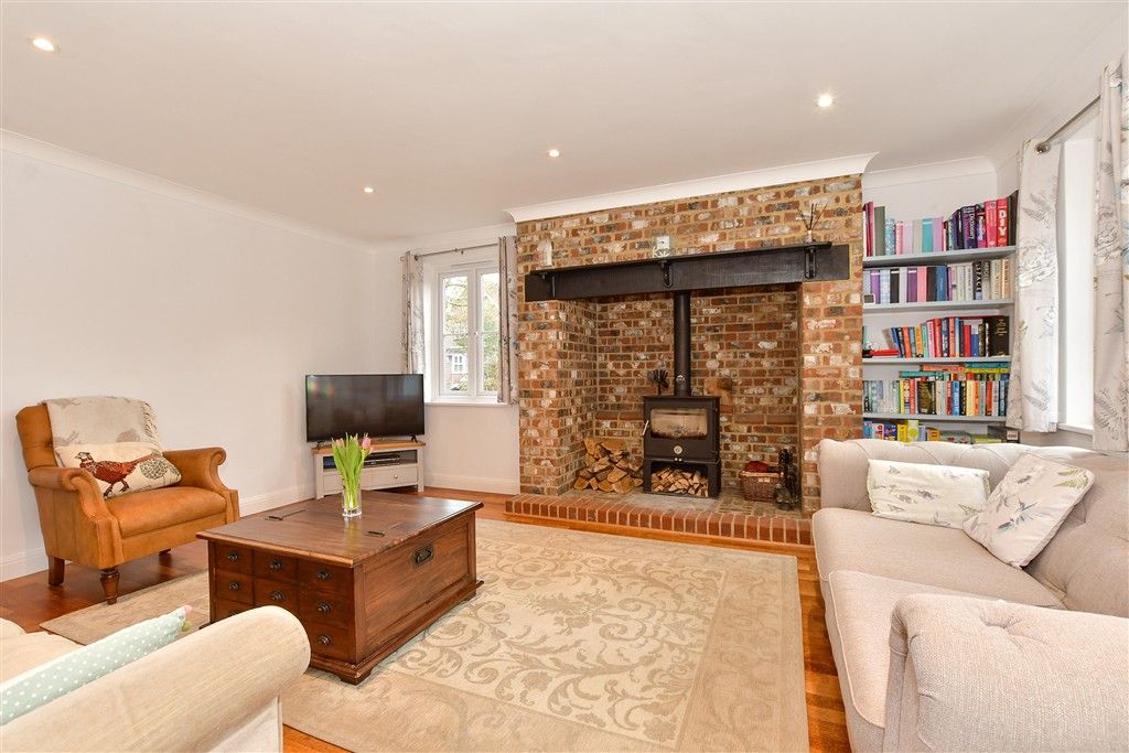 Property photo 3 of 14 Lounge