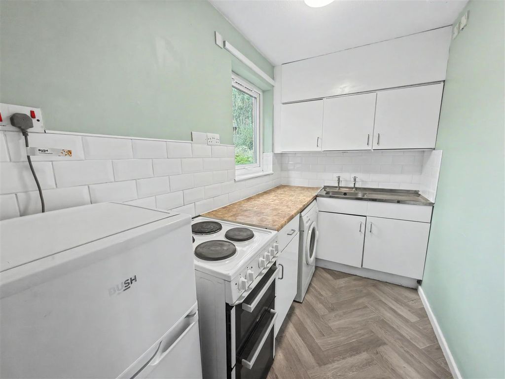 Property photo 3 of 7 Kitchen
