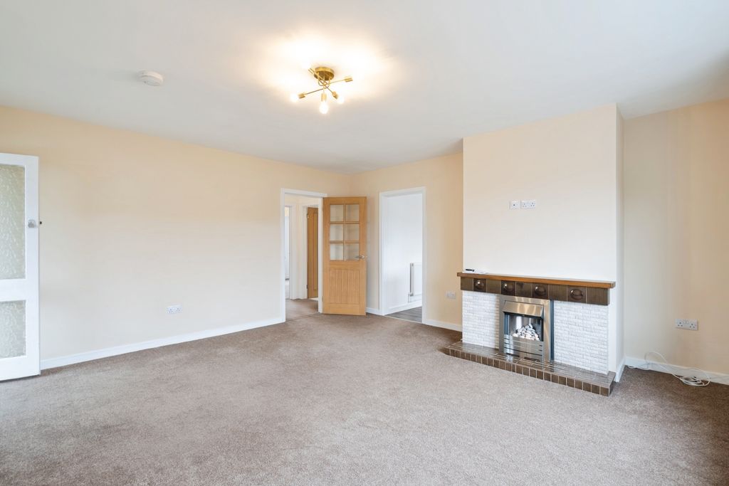Property photo 3 of 16 Living Room