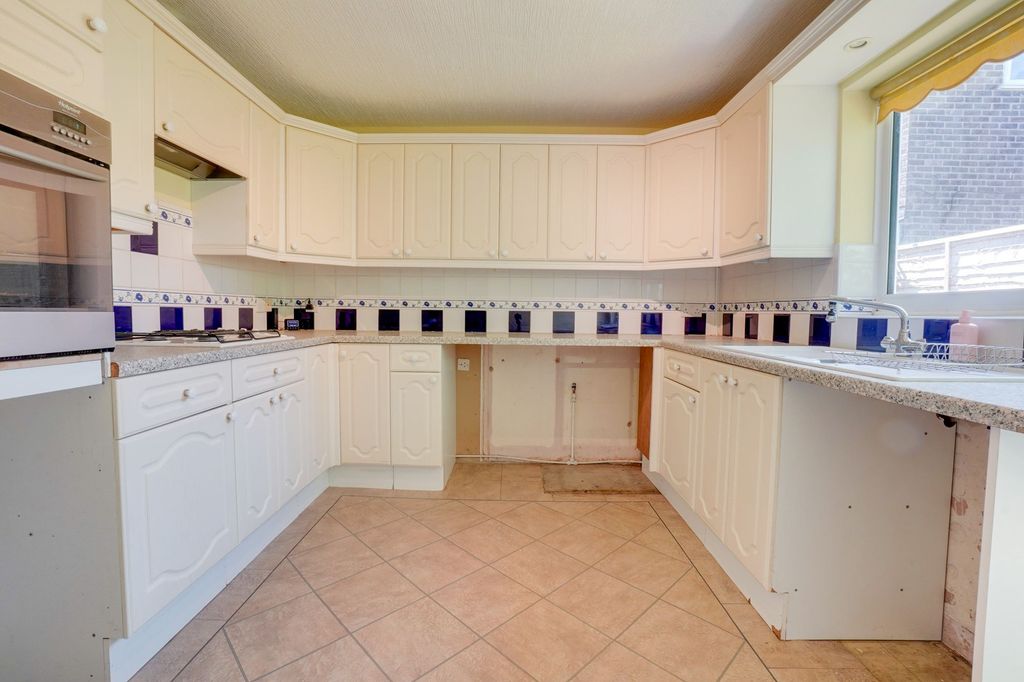 Property photo 3 of 22