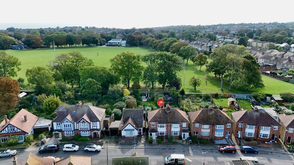 Property photo 2 of 31