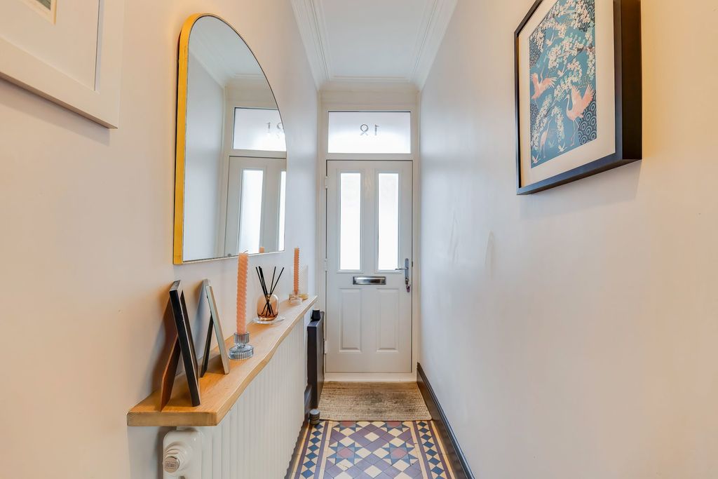 Property photo 2 of 28